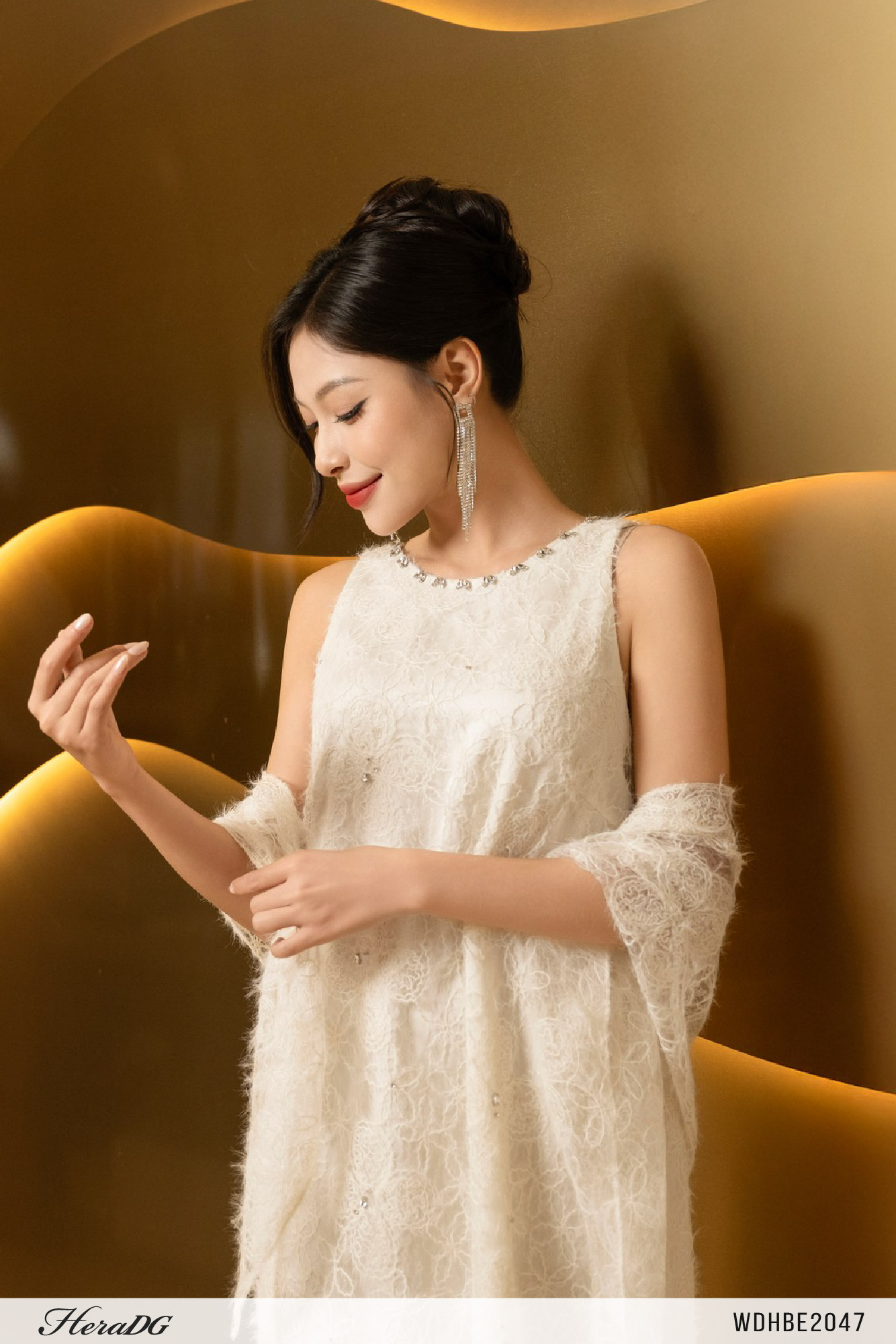 Ảnh của Đầm suông cổ dáng yếm